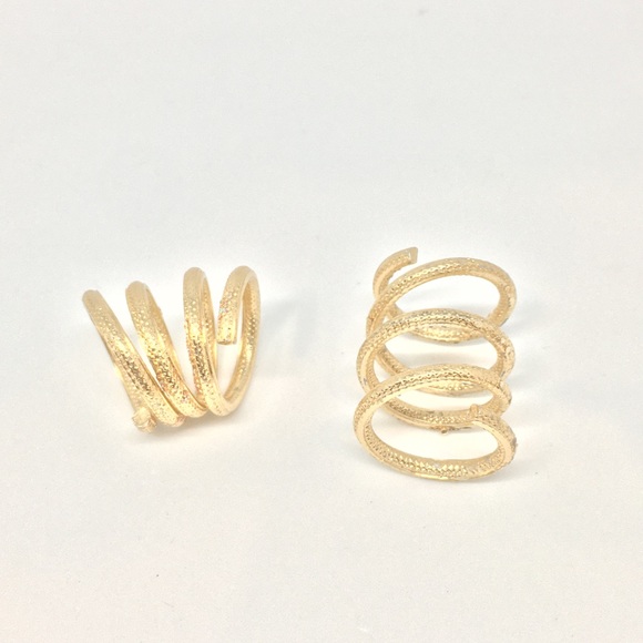 A Gold Spiral Rings - Picture 6 of 8